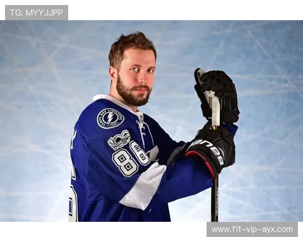 NHL麦克戴维德高速滑行突破射门——速度与突破的协奏